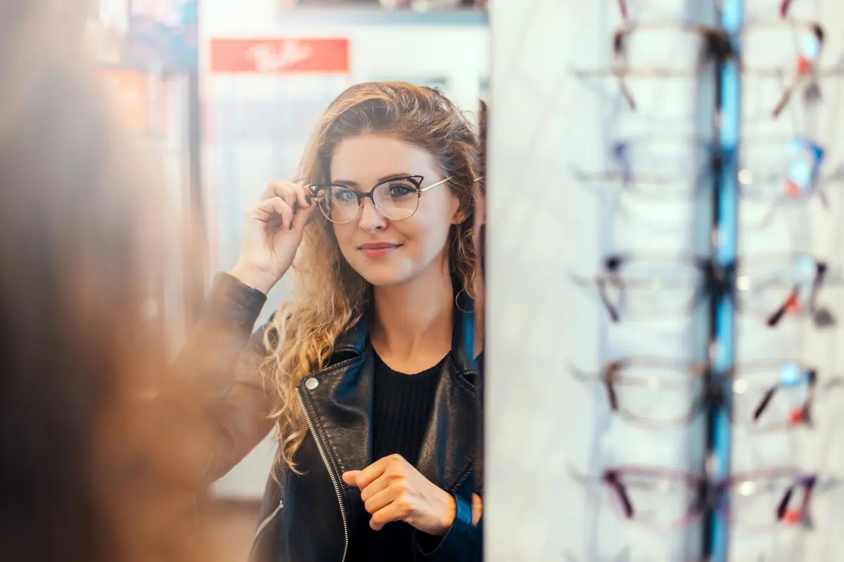 Er det en god idé at skifte briller? - Hvor ofte bør man skifte briller er det en god ide at skifte briler - Hvor ofte bør man skifte briller